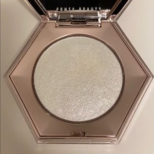 Fenty Beauty Diamond Bomb Highlighter